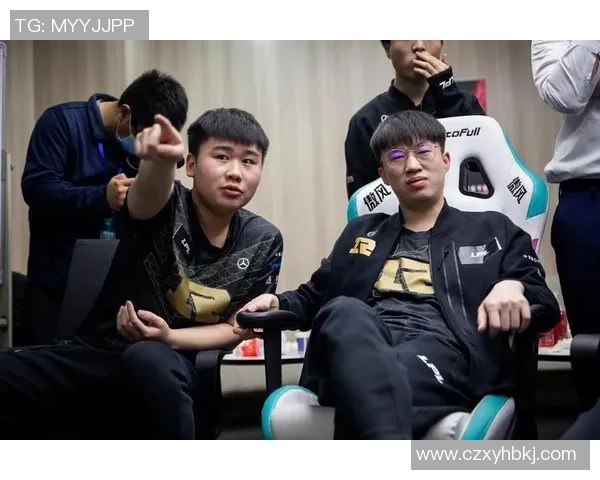 DOTA2战术解析：FPX如何巧妙反击敌队策略与执行